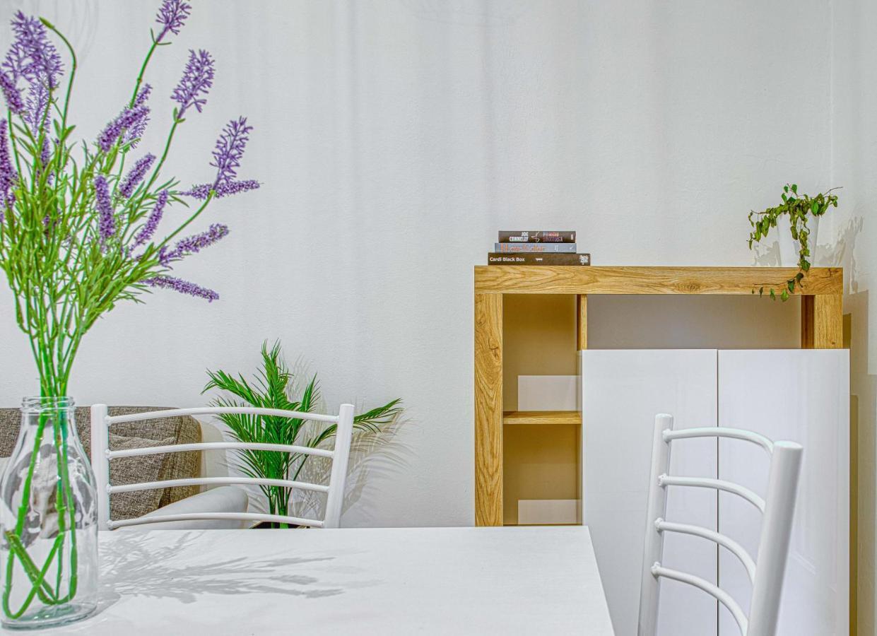 Joivy Warm And Inviting Flat With Balcony Διαμέρισμα Μιλάνο Εξωτερικό φωτογραφία